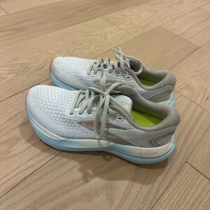 Women's White and Gray Brooks Glycerin